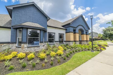 300 Forest Center Dr #1-109, Houston, TX 77339
