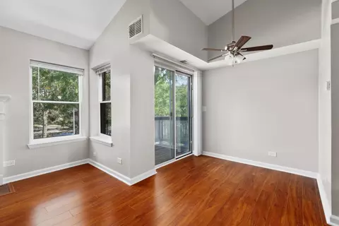 2400 S Goebbert #2054, Arlington Heights, IL 60005
