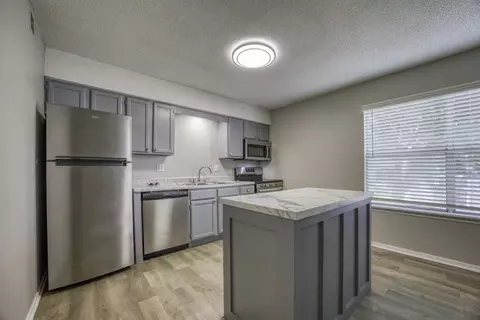1102 NE Independence Ave #208, Lees Summit, MO 64086