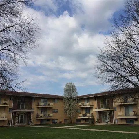 6961 Pearl Rd #2, Middleburg Heights, OH 44130