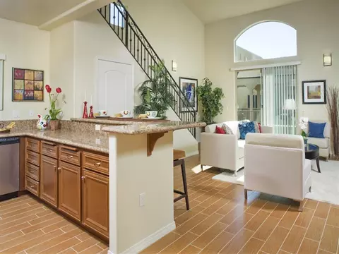 21535 Roscoe Blvd #313, Canoga Park, CA 91304