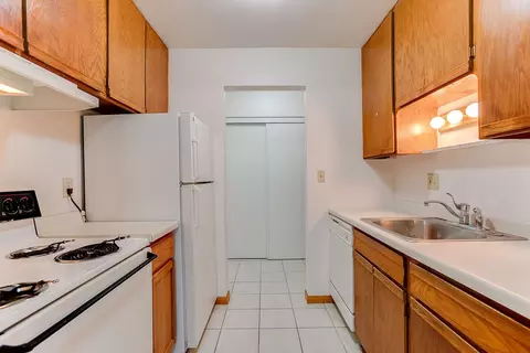 286 316 346 Cleveland Ave #17, New Brighton, MN 55112
