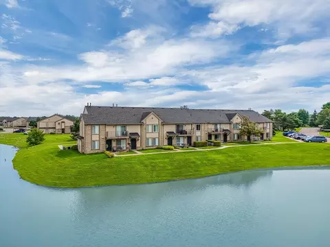 44525 Pine Dr #21104, Sterling Heights, MI 48313