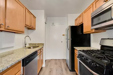 1850 Columbia Pike #C-207, Arlington, VA 22204