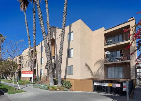 10711 Woodbridge St #205, Los Angeles, CA 91602