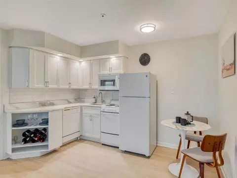 1380 Piccard Dr #307, Rockville, MD 20850
