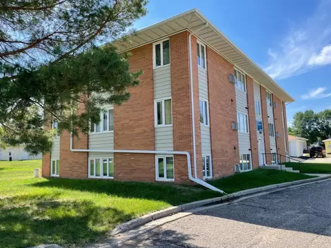405 11th Ave SW #5, Minot, ND 58701