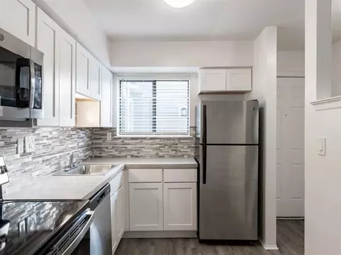 5460 Bentley Rd #36-106, West Bloomfield, MI 48322