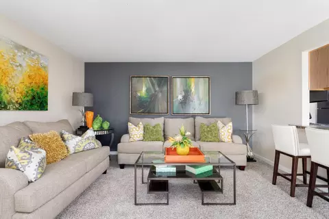 8117 Coppercreek Dr #8208, Lyndon, KY 40222