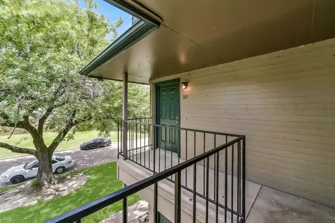 16700 Golf Club Dr #C-204, Crosby, TX 77532