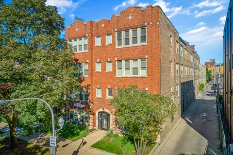 3915 N Janssen Ave #3917-2, Chicago, IL 60613
