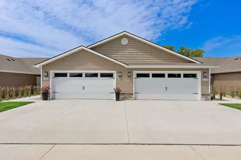 7001 N 85th Plz #7020A, Omaha, NE 68122