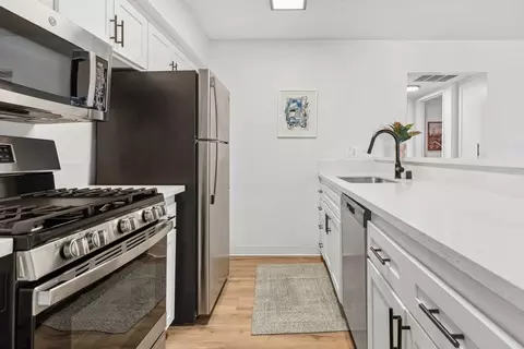 555 Laurie Ln #J-9, Thousand Oaks, CA 91360