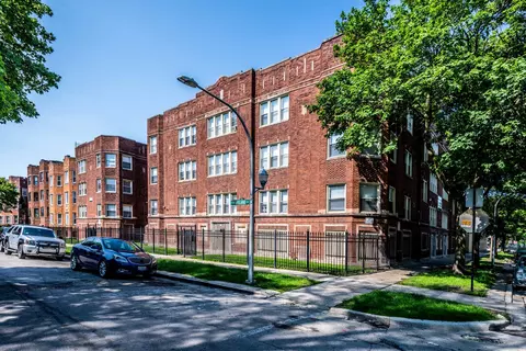 8000 S Maryland Ave #819-2, Chicago, IL 60619