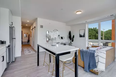 4757 Hiawatha Ave #211, Minneapolis, MN 55406