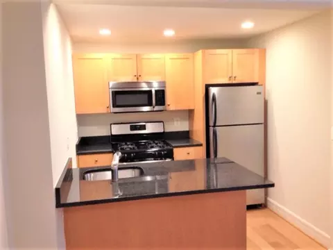 2745 29th St NW #406, Washington, DC 20008