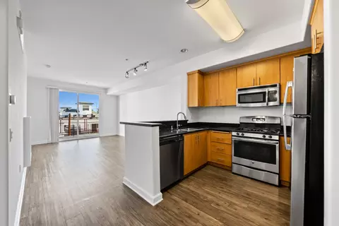 8719 Variel Ave #201, Los Angeles, CA 91304