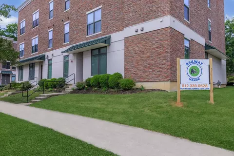 913 N College Ave #913-101, Bloomington, IN 47404