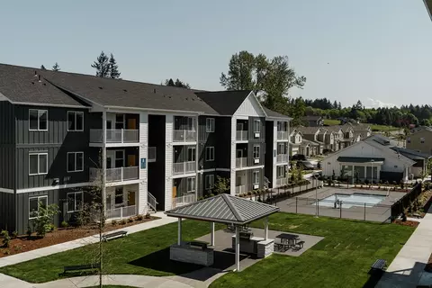 1724 W 15th St #117, La Center, WA 98629
