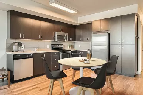 2625 SE Hawthorne Blvd #309, Portland, OR 97214