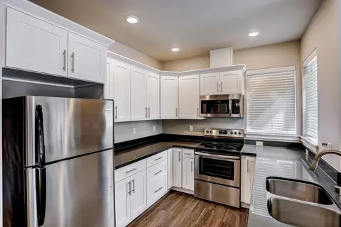 2122 NE Hostmark St #J114, Poulsbo, WA 98370