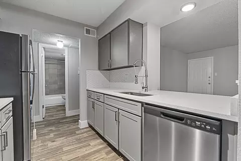 4201 Fairmont Pkwy #1111, Pasadena, TX 77504