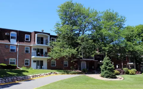 1555 Bellows St #102, Saint Paul, MN 55118