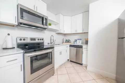 720 SW 34th St #A01, Gainesville, FL 32607