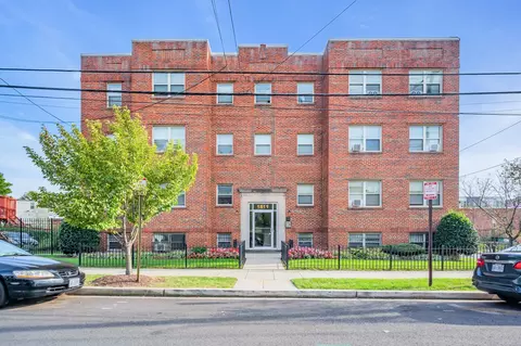 1811 Irving St NE #304, Washington, DC 20018