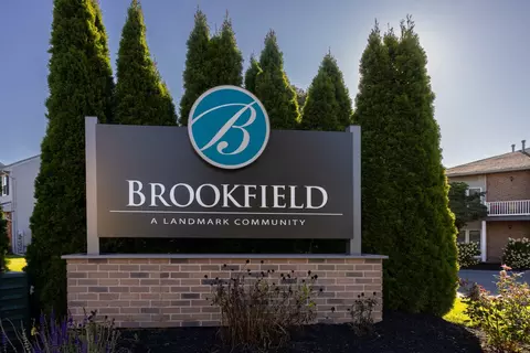 160 Brookfield Cir #813, Macungie, PA 18062