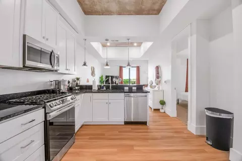 300 E Lasalle Ave #609, South Bend, IN 46617