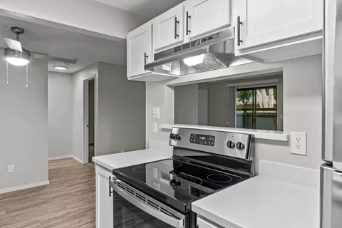 18031 36th Ave W #G206, Lynnwood, WA 98037