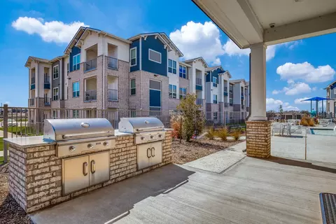 2350 E Berry St #1106, Fort Worth, TX 76119