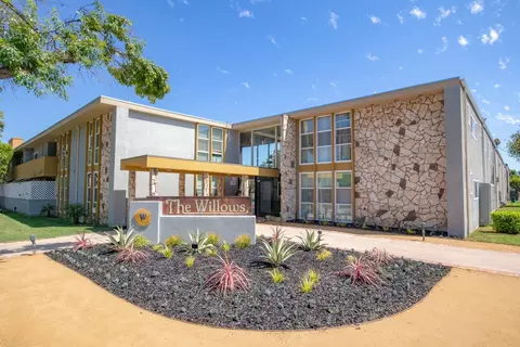 19344 Wyandotte St #220, Los Angeles, CA 91335