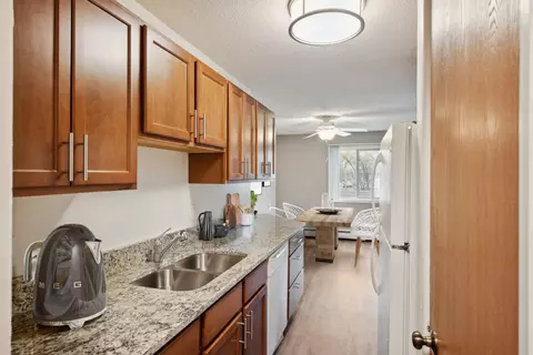 6904 10th St N #6908-311, Oakdale, MN 55128