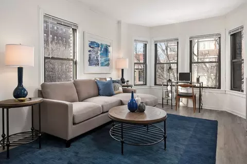 515 W Briar Pl #602, Chicago, IL 60657