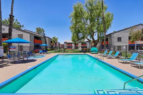 1025 S Gilbert St #102, Hemet, CA 92543