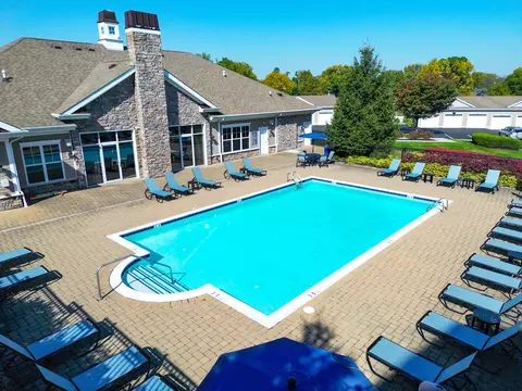 100 Woodmont Cir #221, Easton, PA 18045