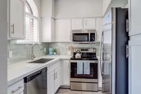 1420 Marina Bay Dr #0704, Kemah, TX 77565