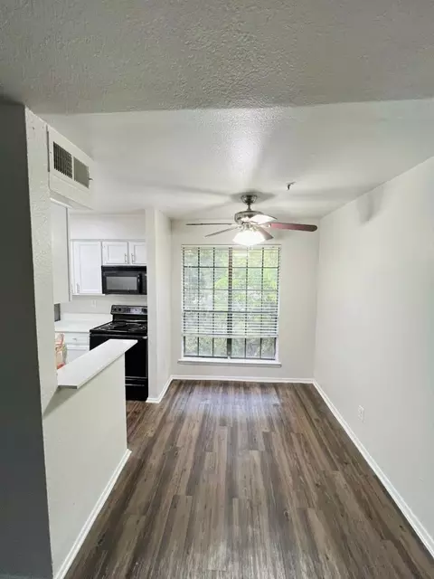 1820 N Garrett Ave #1-207, Dallas, TX 75206