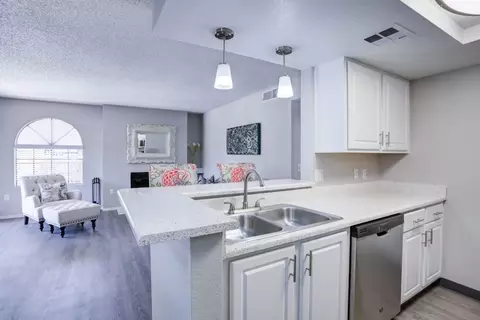 1050 S Bill Martin Dr #04-201, Tucson, AZ 85745