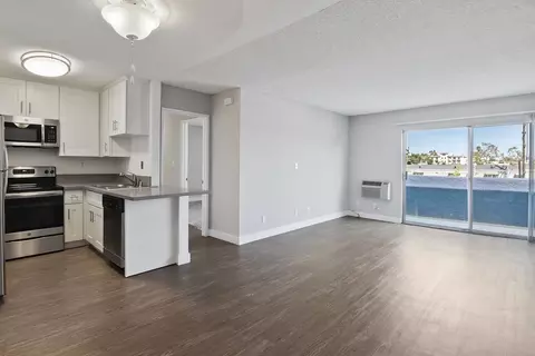 700 N West Knoll Dr #111, West Hollywood, CA 90069
