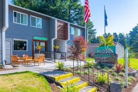 10695 SW Murdock St #A-10, Tigard, OR 97224