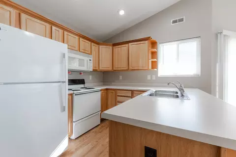 408 Sandpiper Ct #H6, Polk City, IA 50226