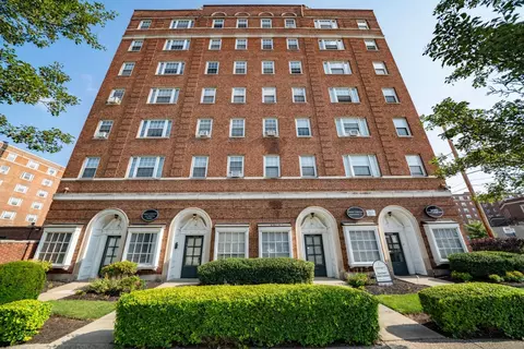 12929 Shaker Blvd #105, Cleveland, OH 44120