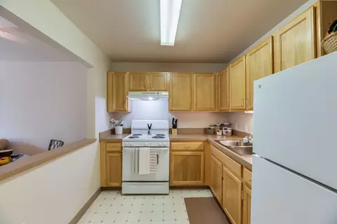 600 W Walton Blvd #1-304, Pontiac, MI 48340