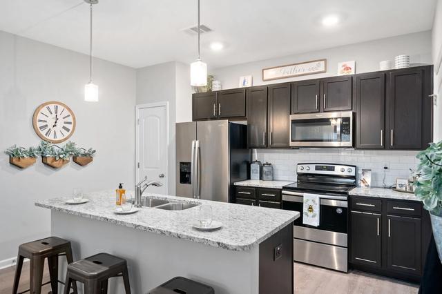 1985 Needmore Rd #8202, Clarksville, TN 37042