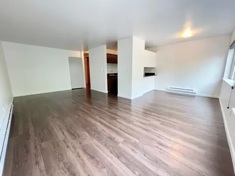 2233 NE 46th St #102, Seattle, WA 98105