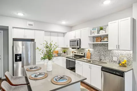 120 Bedzel Cir #06-110, Naples, FL 34104