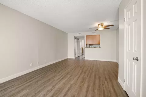 10101 Desoto Ave #7, Los Angeles, CA 91311